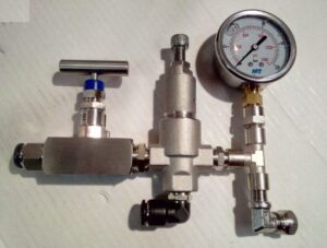 Pressure regulator for water maker - assembly with gauge on the right side