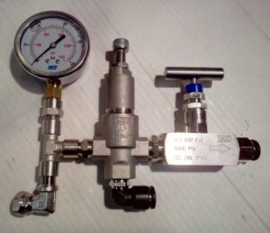 Pressure regulator assembly with gauge on the left side - marine water pressure regulator